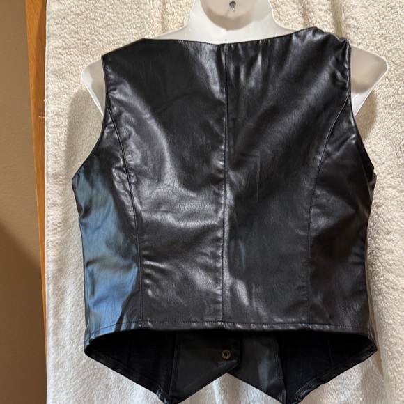 SHEIN Black Faux Leather Button Front Crop Top - Picture 3 of 3